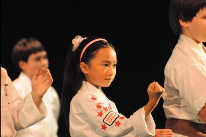 Sanny Yu in a karate uniform at an event